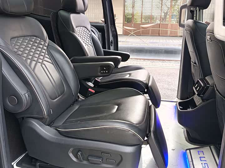 Фото 7 - Hyundai Custo