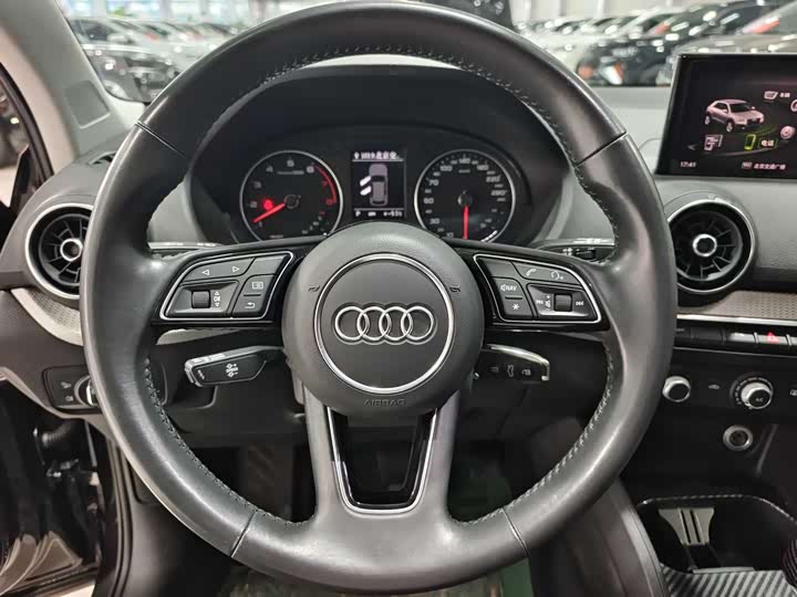 Фото 8 - Audi Q2L