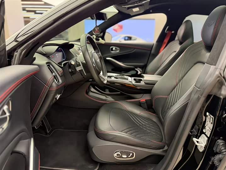 Фото 5 - Aston Martin DBX