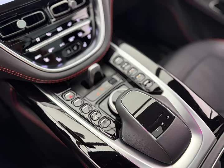 Фото 7 - Aston Martin DBX