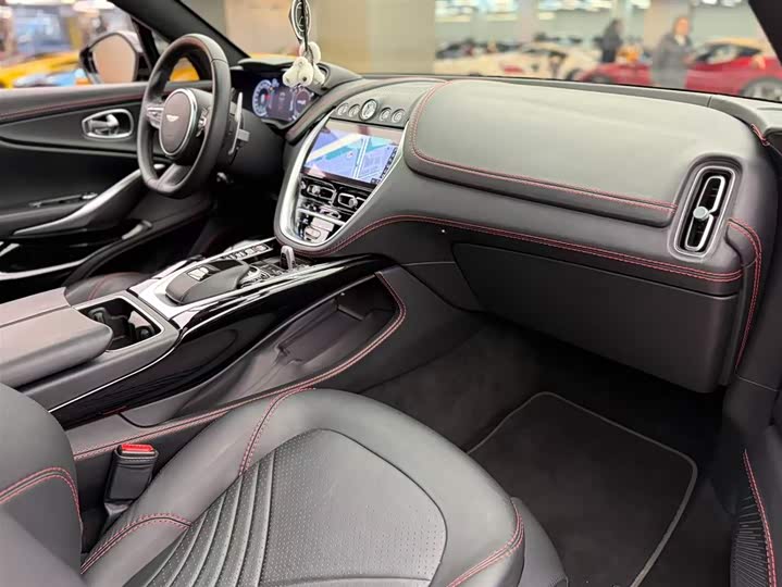 Фото 9 - Aston Martin DBX