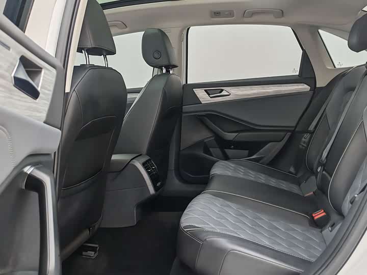 Фото 8 - Volkswagen Sagitar L