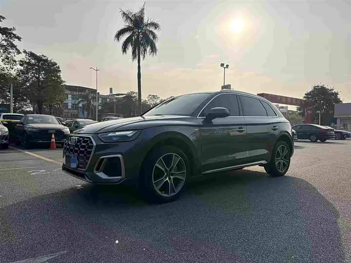 Фото 1 - Audi Q5L