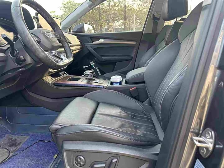 Фото 7 - Audi Q5L