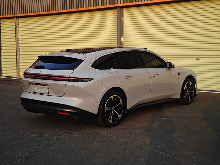 Фото 6 - Nio ET5T