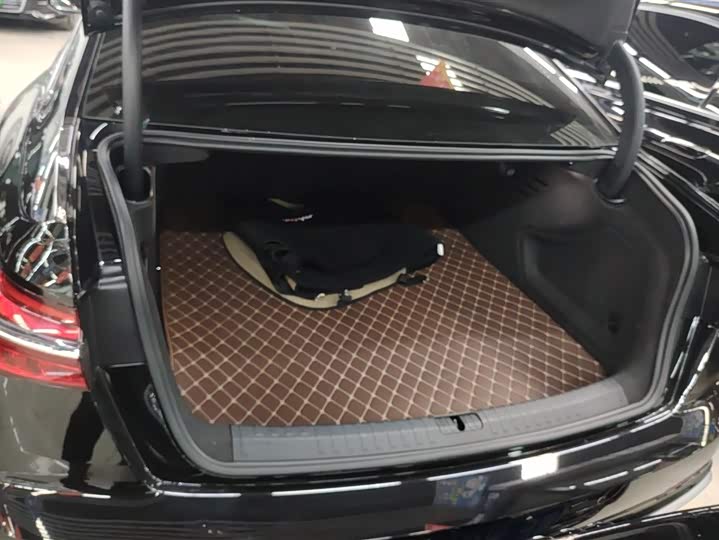 Фото 4 - Audi A6L