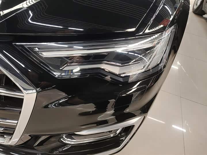 Фото 5 - Audi A6L