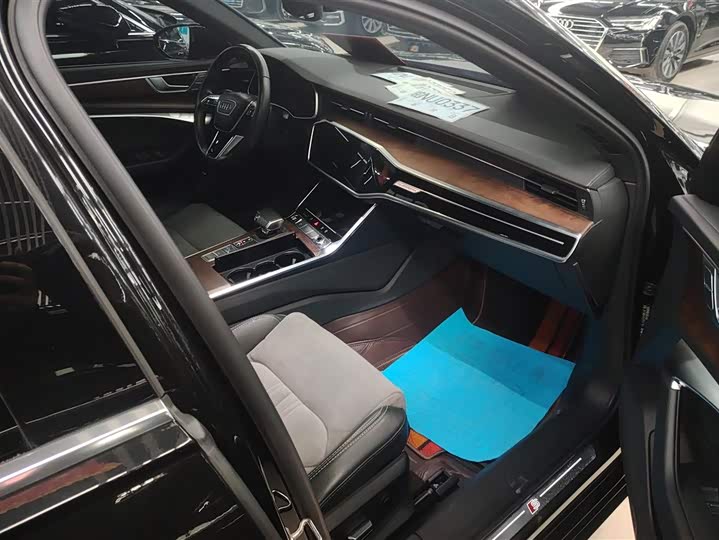 Фото 8 - Audi A6L