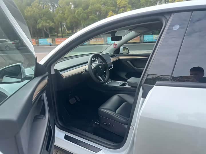 Фото 4 - Tesla Model Y