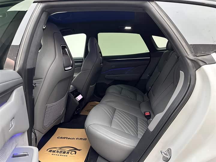 Фото 9 - Zeekr 001