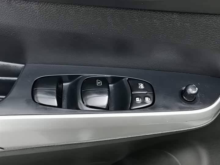 Фото 9 - Nissan Terra