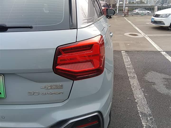 Фото 8 - Audi Q2L e-tron