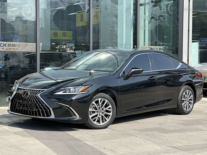 Фото 1 - Lexus ES