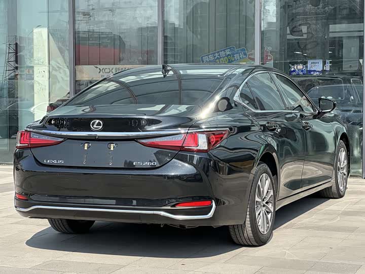 Фото 3 - Lexus ES