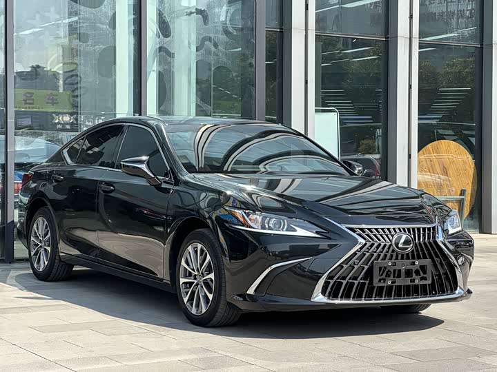 Фото 5 - Lexus ES