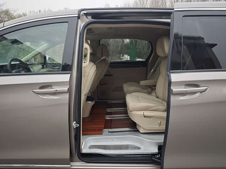 Фото 5 - Buick GL8 ES