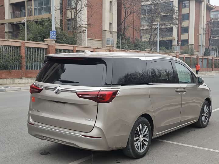 Фото 9 - Buick GL8 ES