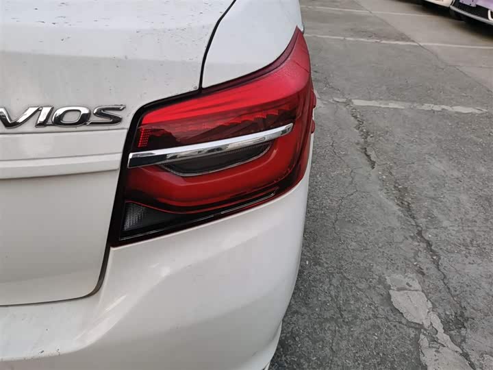 Фото 8 - Toyota Vios