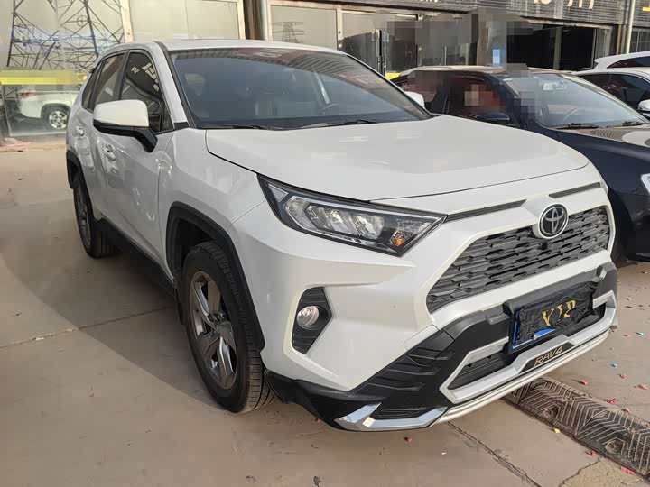 Фото 3 - Toyota RAV4