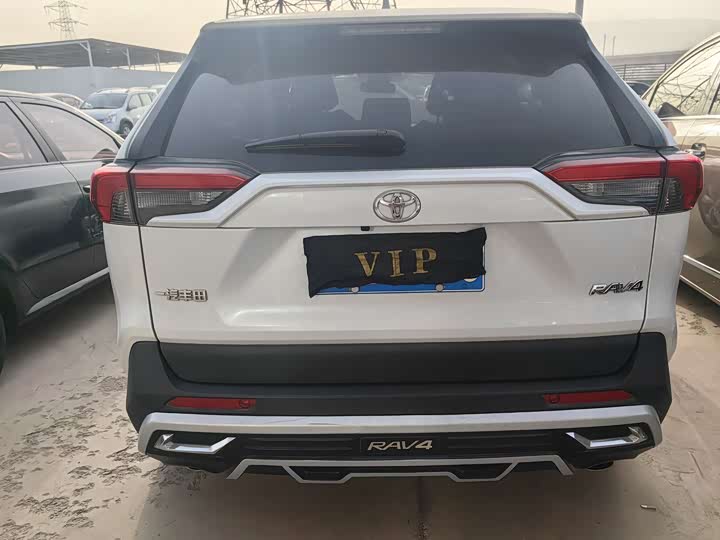 Фото 4 - Toyota RAV4