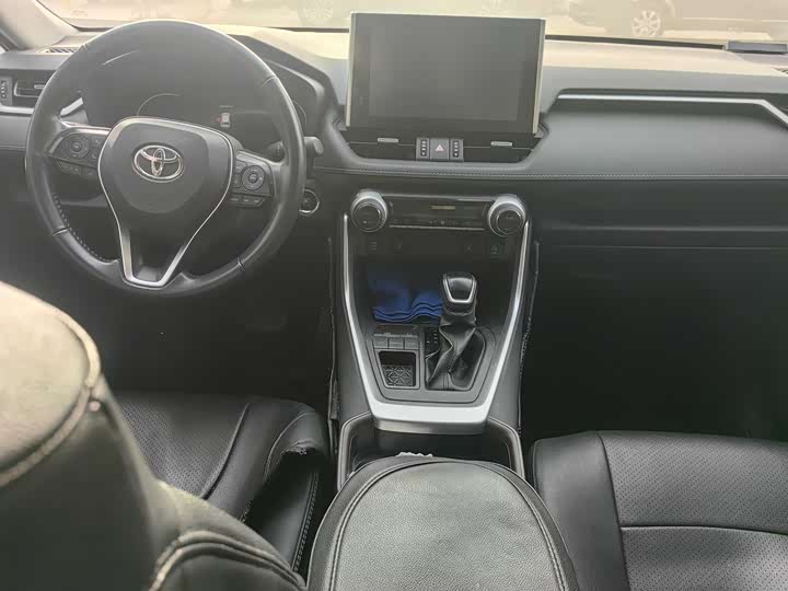 Фото 7 - Toyota RAV4