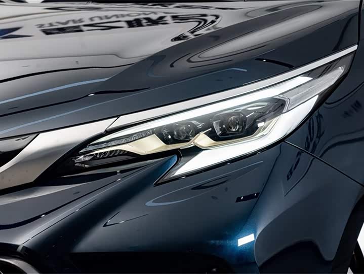 Фото 4 - Toyota Granvia