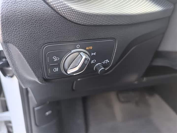 Фото 8 - Audi Q2L