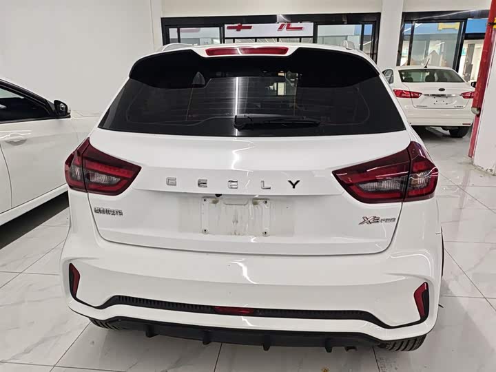 Фото 6 - Geely Vision X3