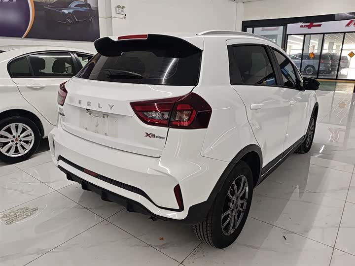 Фото 7 - Geely Vision X3