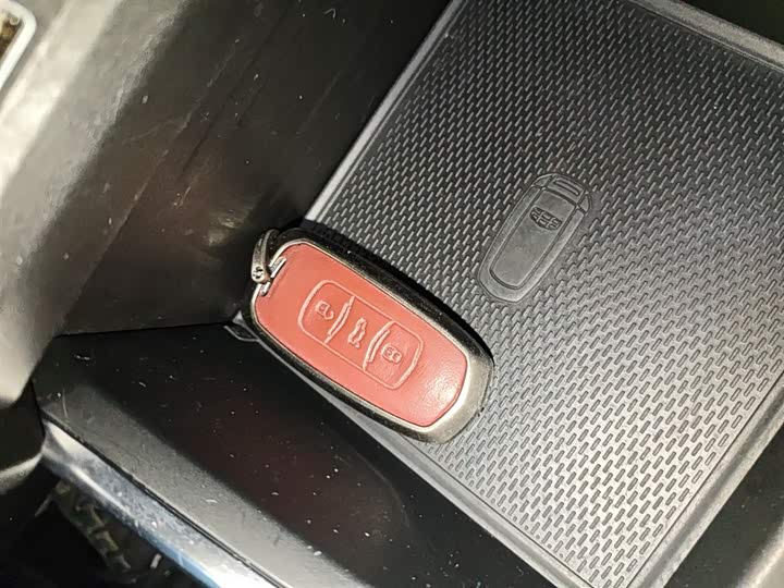 Фото 9 - Geely Vision X3