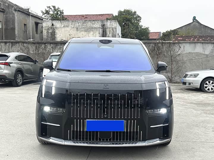 Фото 2 - Zeekr 009