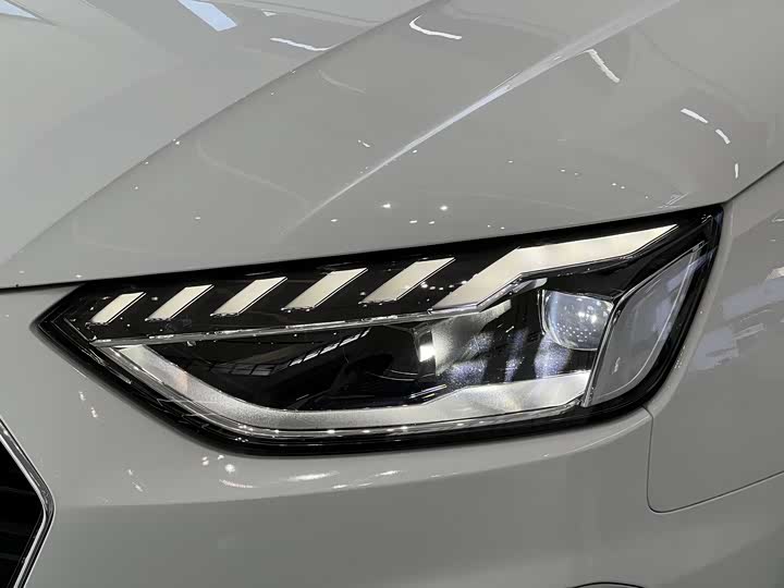 Фото 3 - Audi A4L