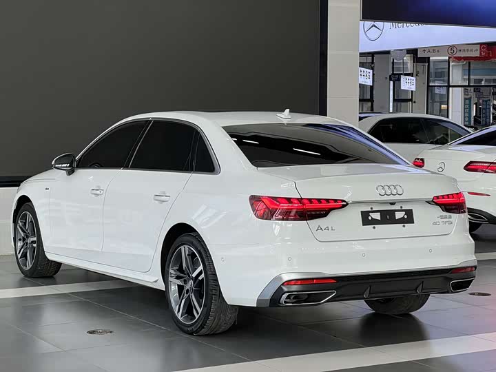 Фото 4 - Audi A4L