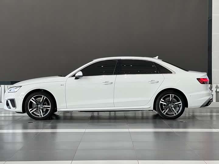 Фото 6 - Audi A4L