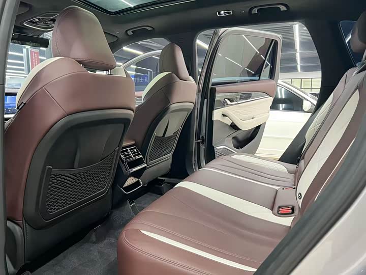 Фото 7 - Geely Monjaro