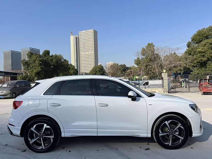 Фото 4 - Audi Q3