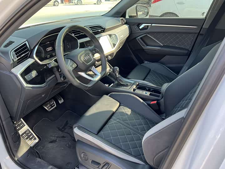 Фото 8 - Audi Q3