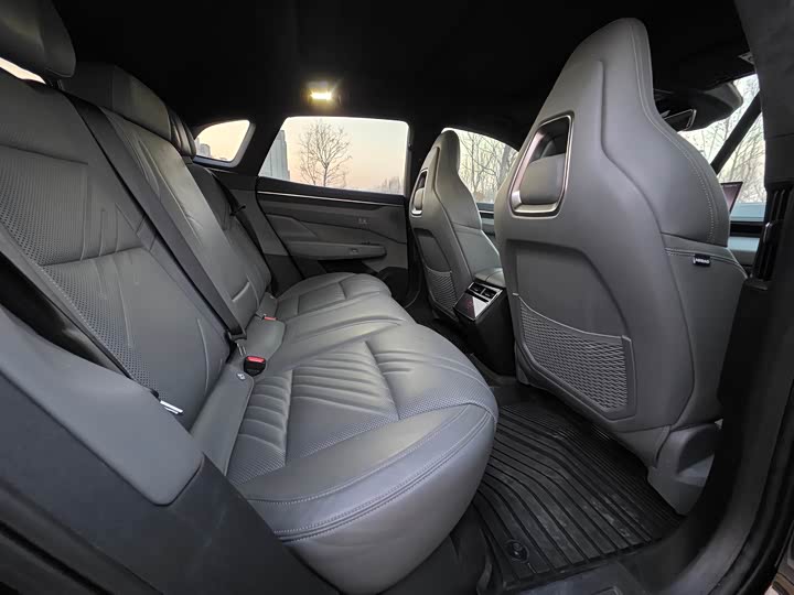 Фото 7 - Zeekr 001