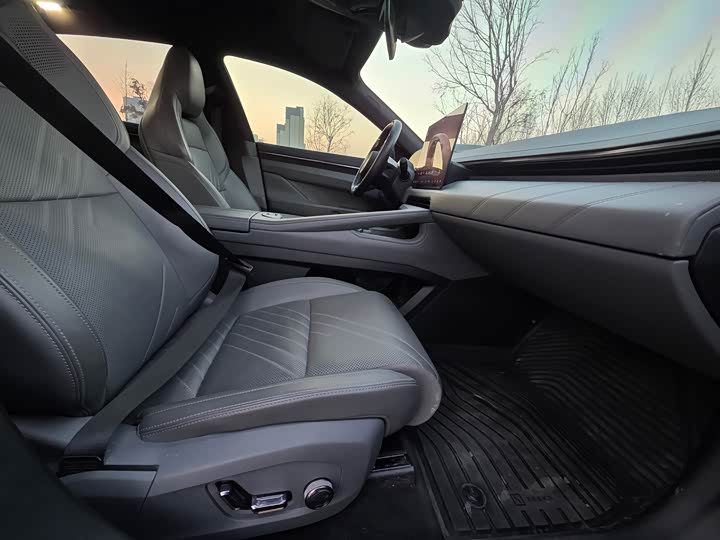 Фото 9 - Zeekr 001