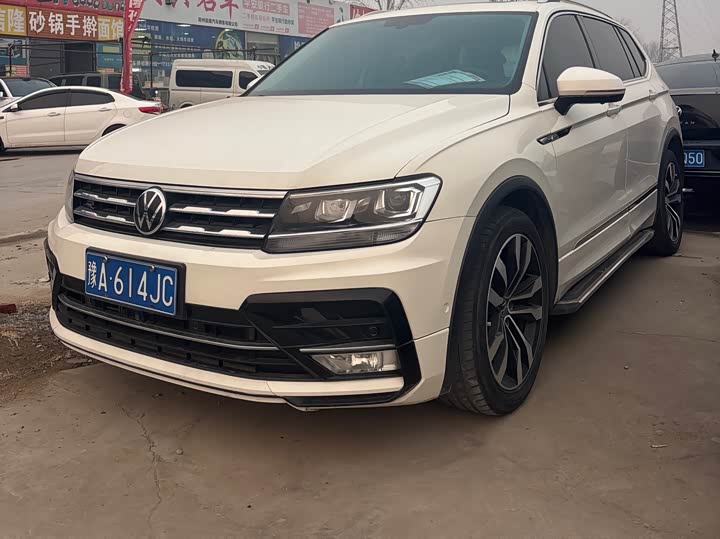 Фото 1 - Volkswagen Tiguan L Pro