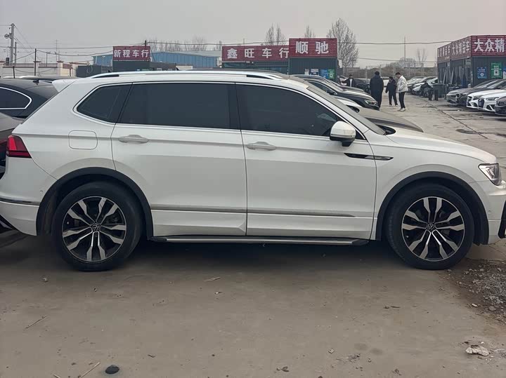 Фото 3 - Volkswagen Tiguan L Pro