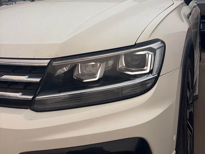 Фото 4 - Volkswagen Tiguan L Pro