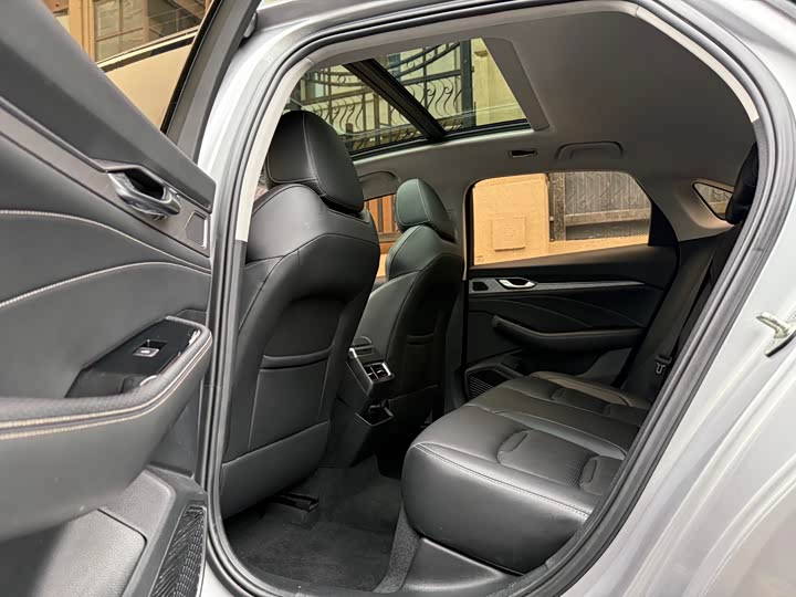 Фото 6 - Geely Preface