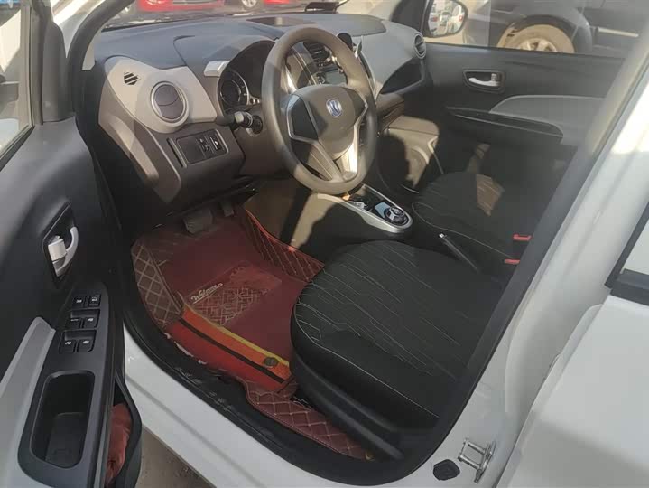 Фото 9 - Changan BenBen E-Star