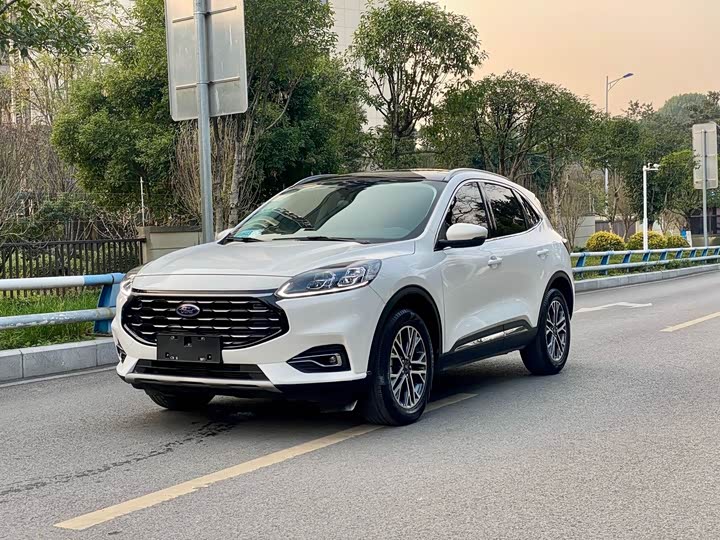 Фото 1 - Ford Escape