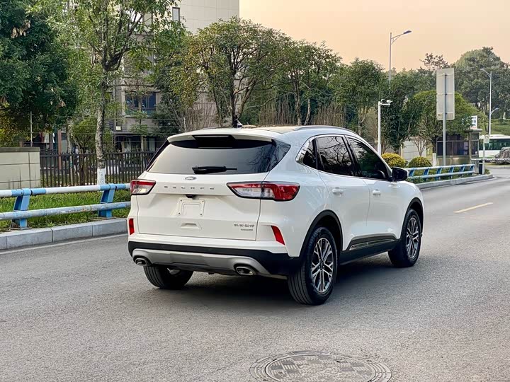 Фото 5 - Ford Escape