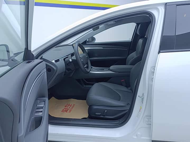 Фото 9 - XPeng Mona M03