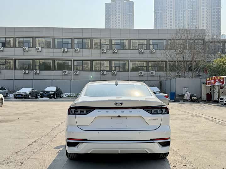 Фото 8 - Ford Mondeo