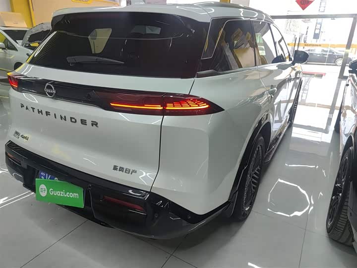 Фото 8 - Nissan Pathfinder