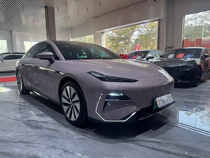 Фото 3 - Geely Galaxy E8